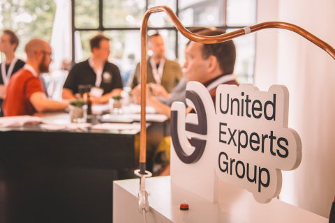 Bibberspiraal met United Experts Group logo